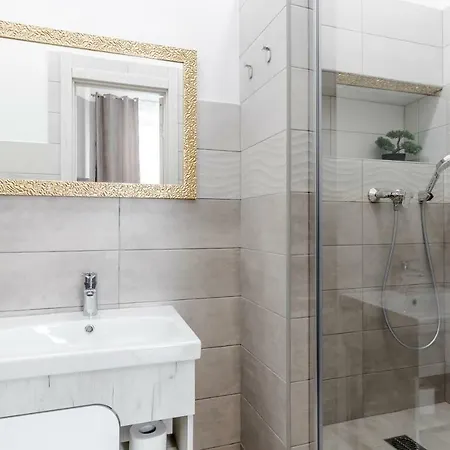 Apartment Midwheel 9 *